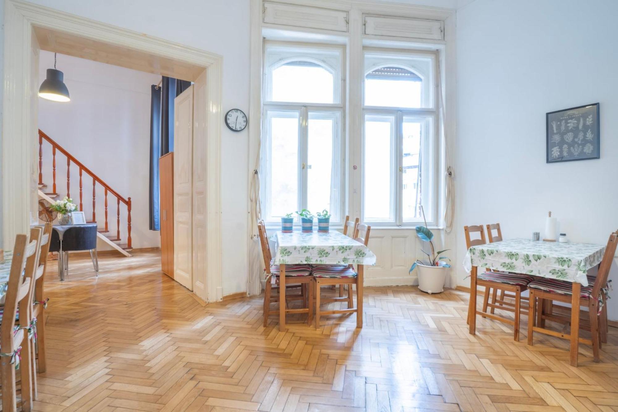 Cedar Inn Budapest - Palace District エクステリア 写真
